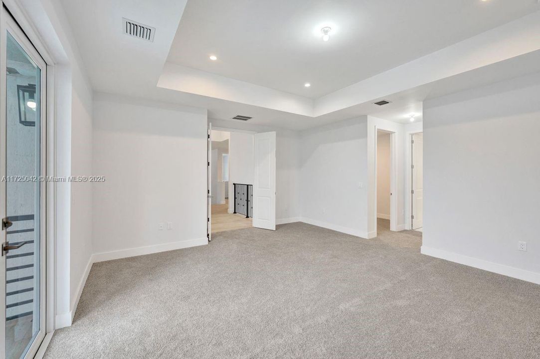 For Sale: $2,179,000 (6 beds, 4 baths, 4174 Square Feet)