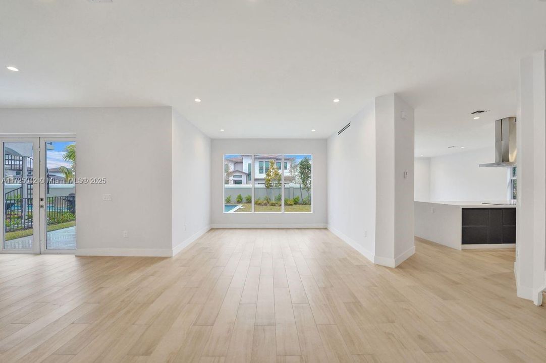 For Sale: $2,179,000 (6 beds, 4 baths, 4174 Square Feet)