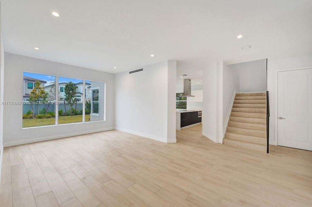 For Sale: $2,179,000 (6 beds, 4 baths, 4174 Square Feet)