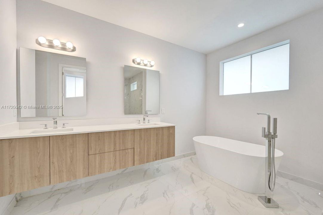 For Sale: $2,179,000 (6 beds, 4 baths, 4174 Square Feet)