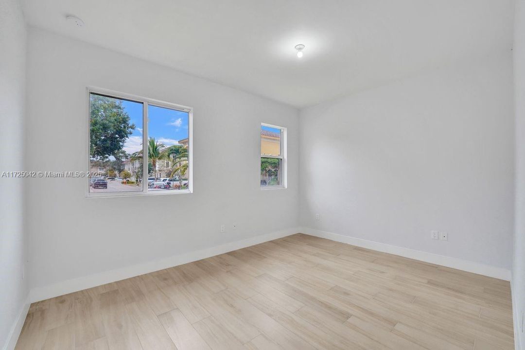 For Sale: $2,179,000 (6 beds, 4 baths, 4174 Square Feet)