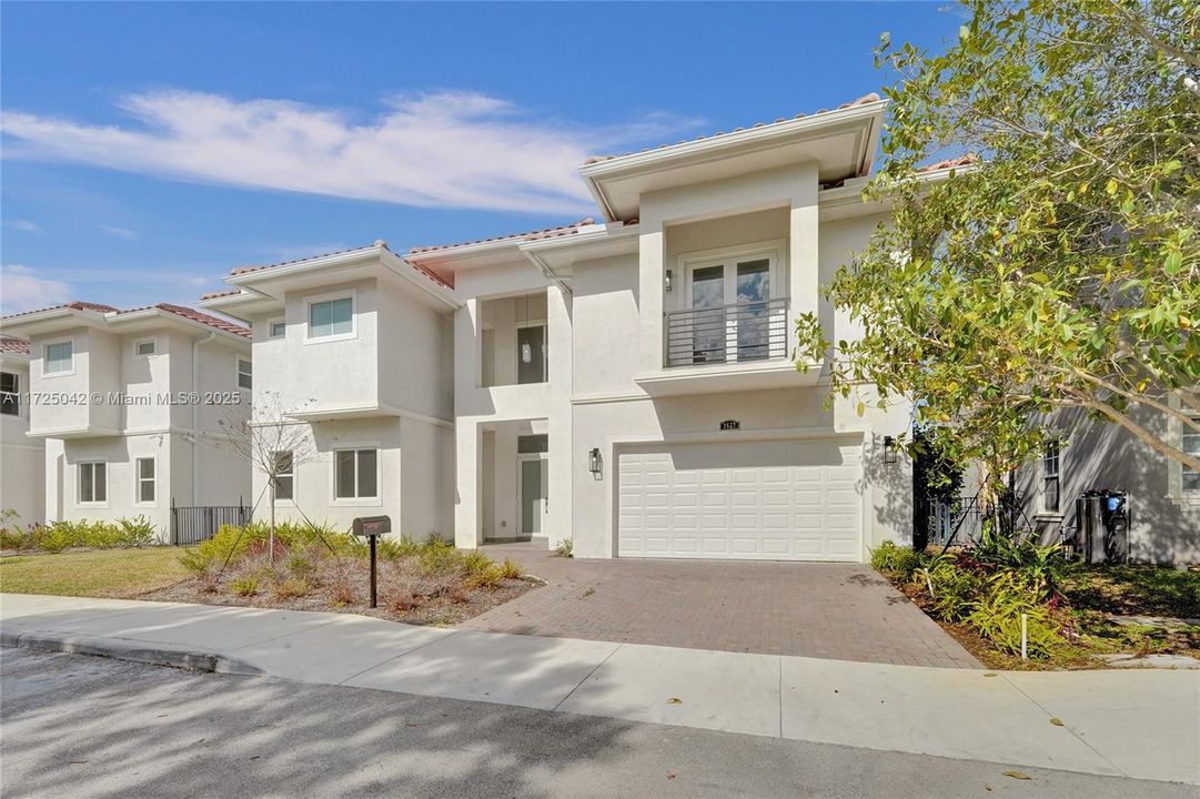 For Sale: $2,179,000 (6 beds, 4 baths, 4174 Square Feet)