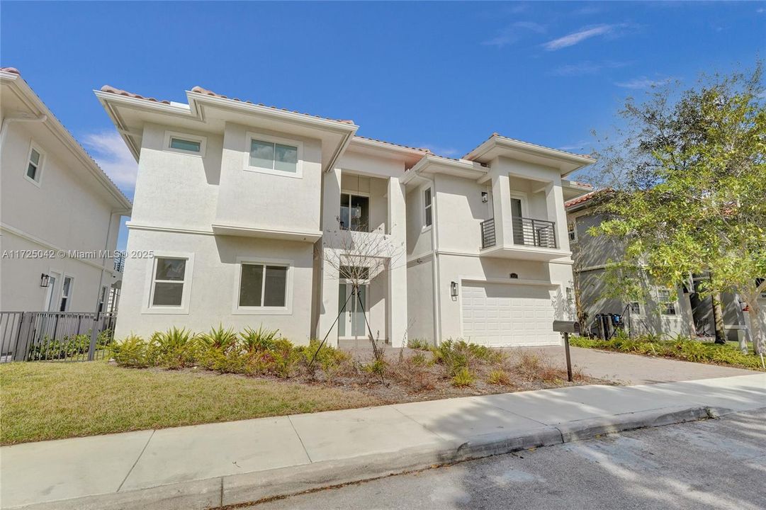 For Sale: $2,179,000 (6 beds, 4 baths, 4174 Square Feet)