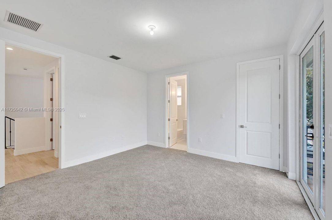 For Sale: $2,179,000 (6 beds, 4 baths, 4174 Square Feet)