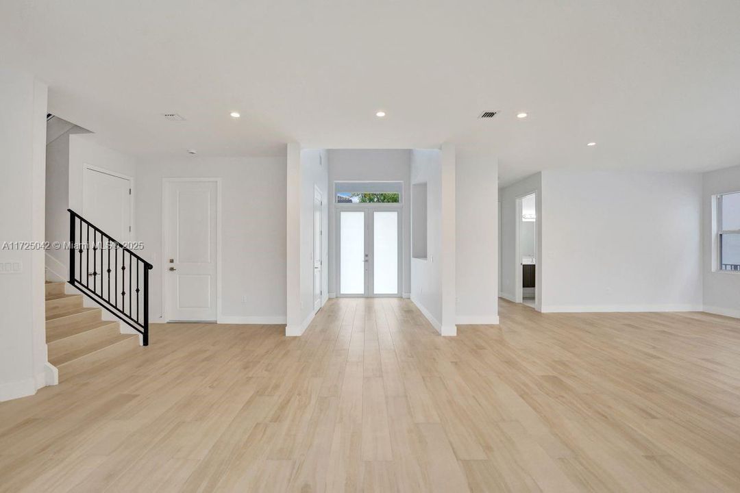 For Sale: $2,179,000 (6 beds, 4 baths, 4174 Square Feet)