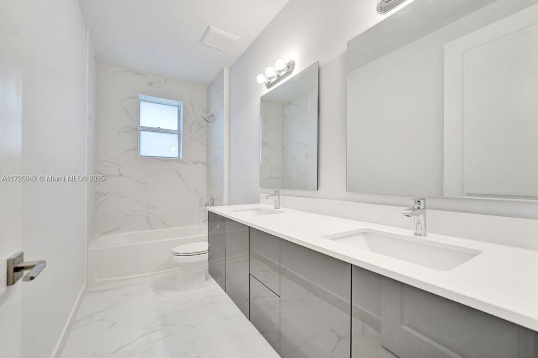 For Sale: $2,179,000 (6 beds, 4 baths, 4174 Square Feet)