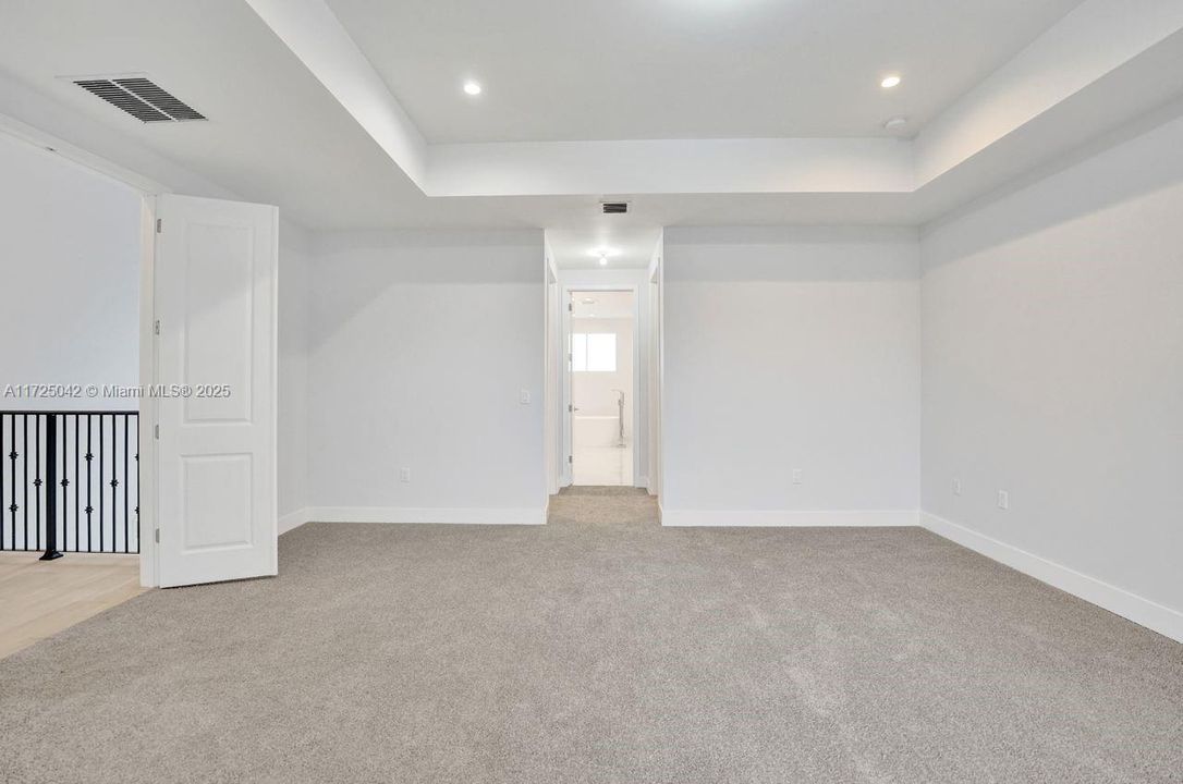 For Sale: $2,179,000 (6 beds, 4 baths, 4174 Square Feet)