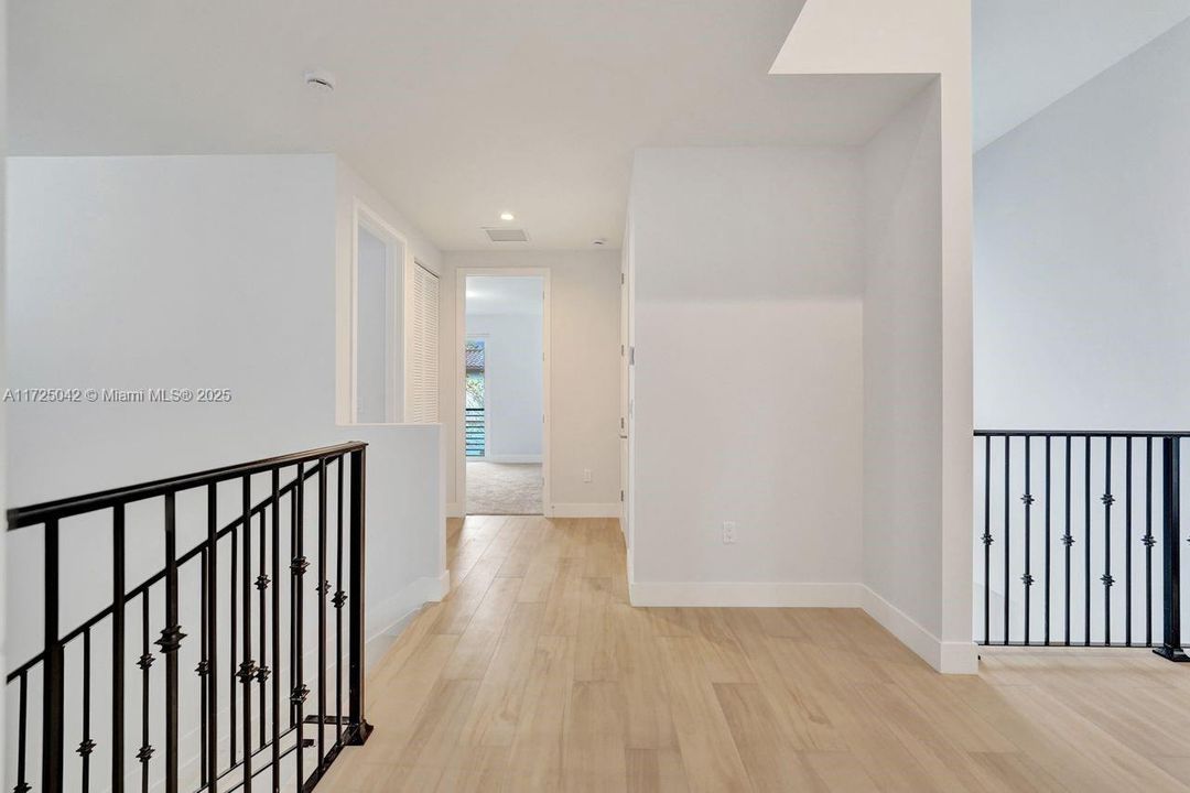 For Sale: $2,179,000 (6 beds, 4 baths, 4174 Square Feet)