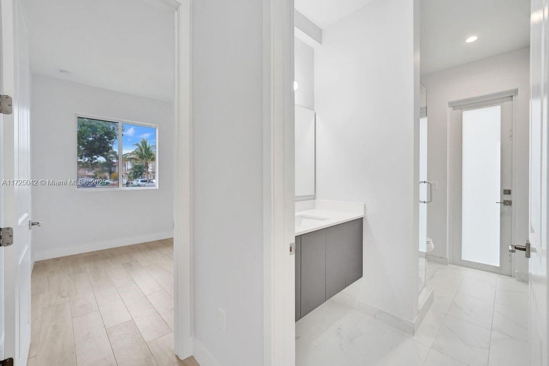 For Sale: $2,179,000 (6 beds, 4 baths, 4174 Square Feet)
