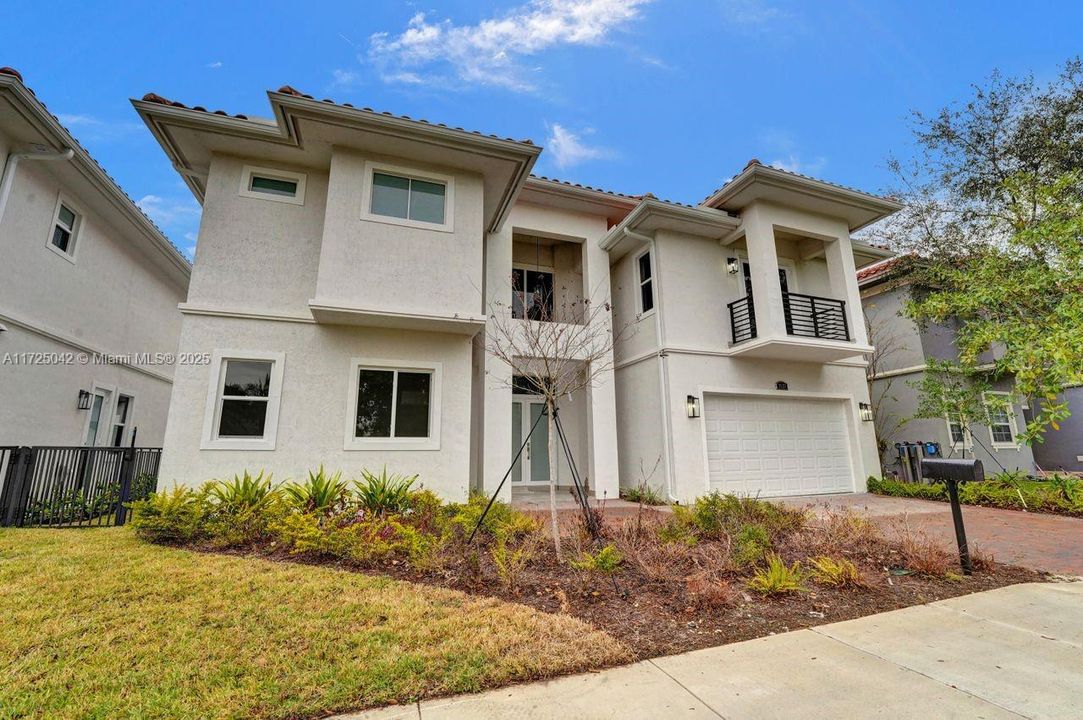 For Sale: $2,179,000 (6 beds, 4 baths, 4174 Square Feet)