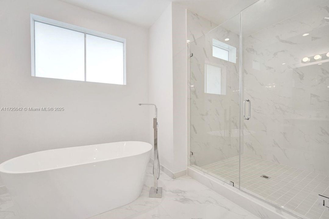 For Sale: $2,179,000 (6 beds, 4 baths, 4174 Square Feet)