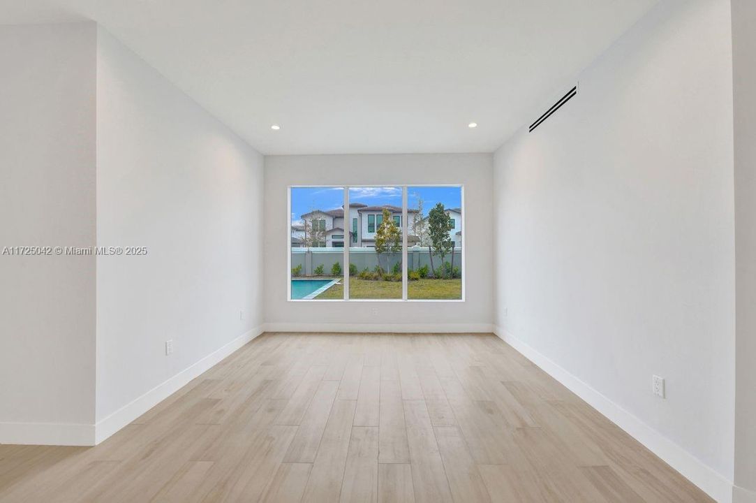 For Sale: $2,179,000 (6 beds, 4 baths, 4174 Square Feet)