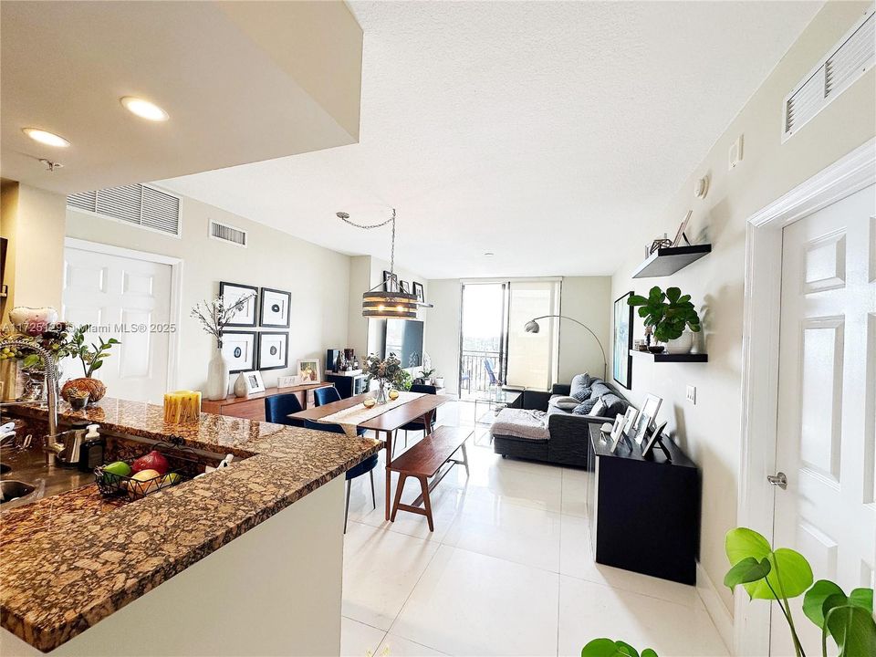 For Sale: $525,000 (2 beds, 2 baths, 1152 Square Feet)