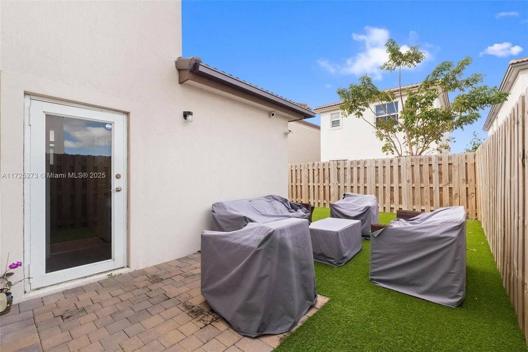 For Sale: $669,000 (5 beds, 3 baths, 2233 Square Feet)