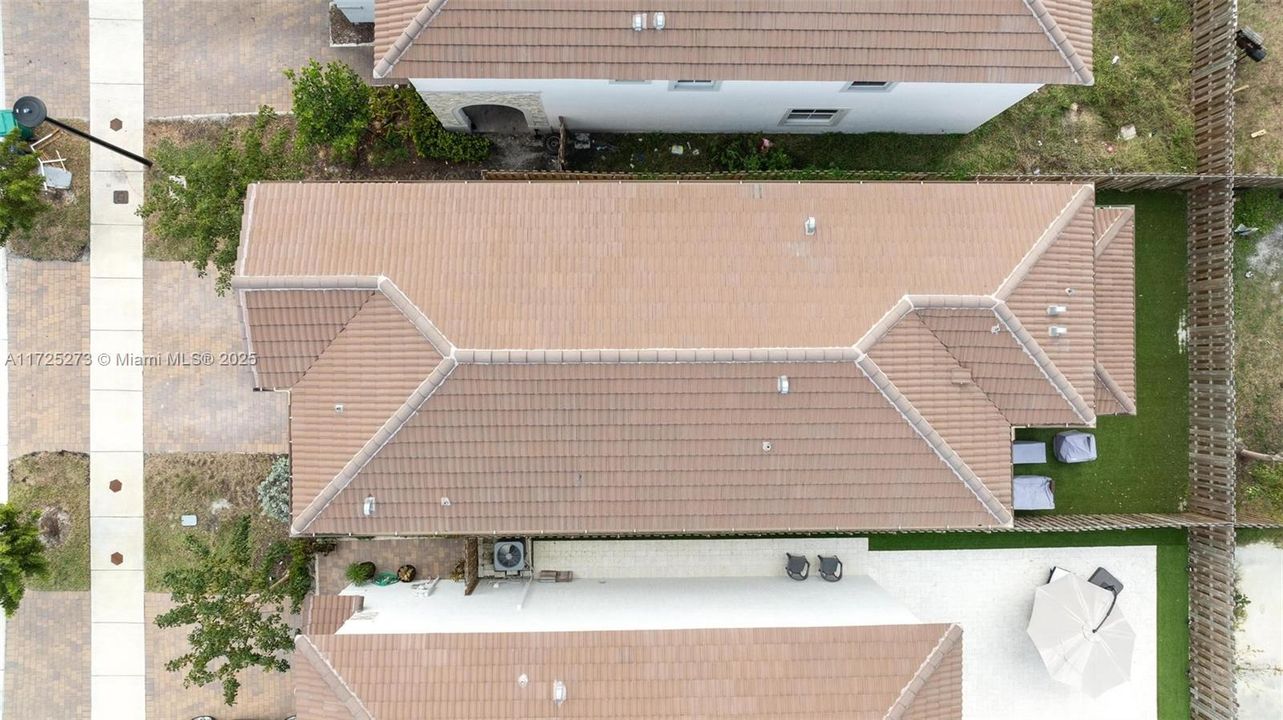 For Sale: $669,000 (5 beds, 3 baths, 2233 Square Feet)