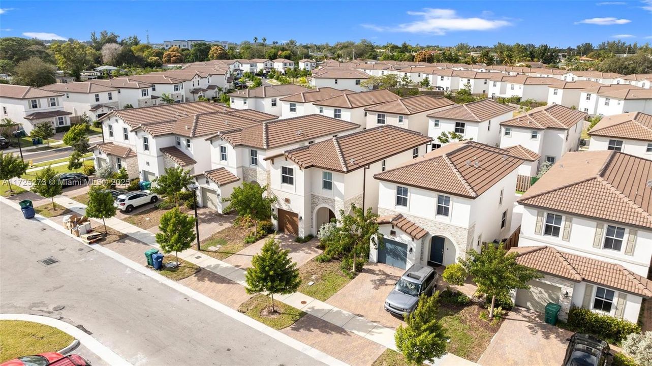 For Sale: $669,000 (5 beds, 3 baths, 2233 Square Feet)