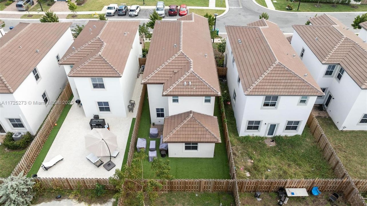 For Sale: $669,000 (5 beds, 3 baths, 2233 Square Feet)