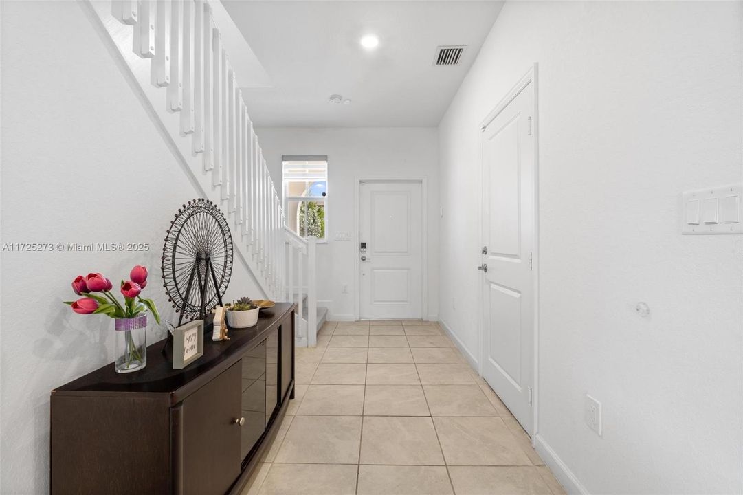 For Sale: $669,000 (5 beds, 3 baths, 2233 Square Feet)