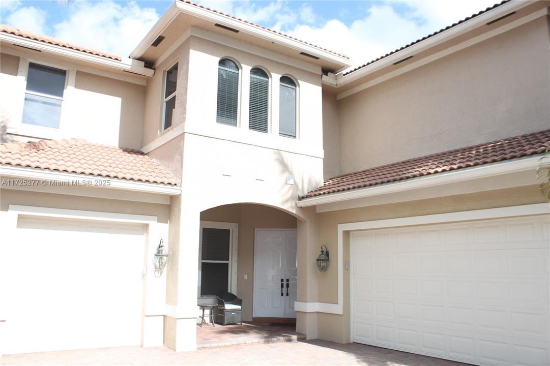 Recently Rented: $10,000 (6 beds, 4 baths, 3231 Square Feet)