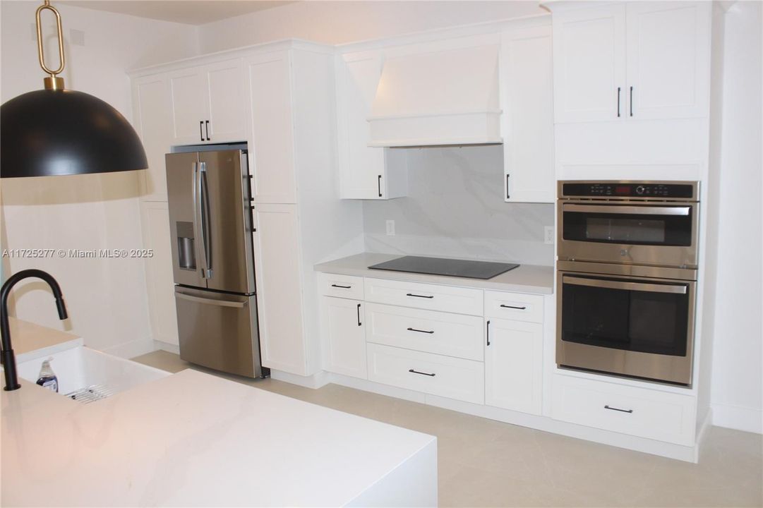 Recently Rented: $10,000 (6 beds, 4 baths, 3231 Square Feet)