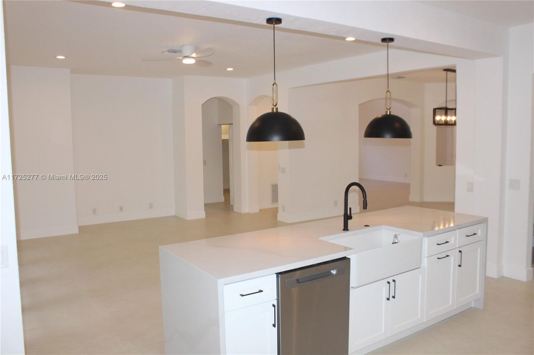 Recently Rented: $10,000 (6 beds, 4 baths, 3231 Square Feet)