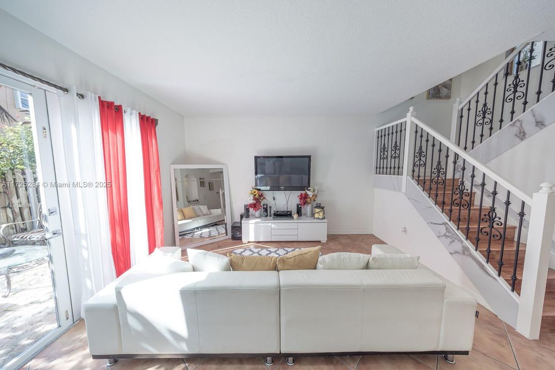 En Venta: $520,000 (3 camas, 2 baños, 1450 Pies cuadrados)