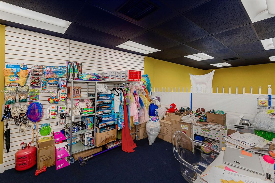 合同活跃: $1,299,000 (0 贝兹, 0 浴室, 0 平方英尺)