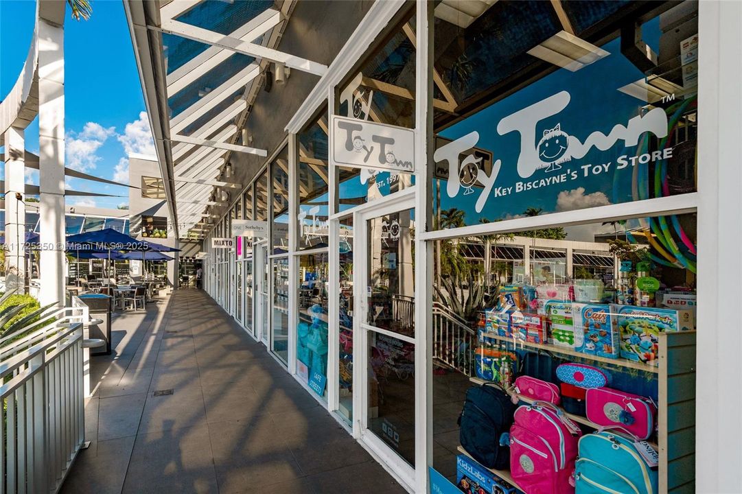 合同活跃: $1,299,000 (0 贝兹, 0 浴室, 0 平方英尺)