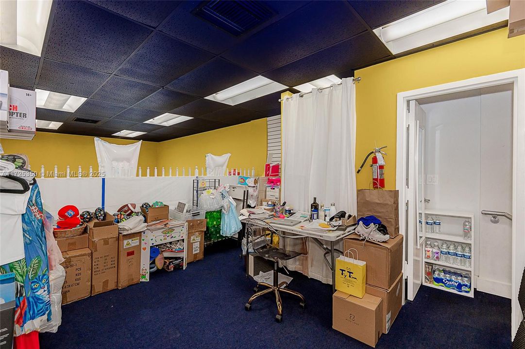 合同活跃: $1,299,000 (0 贝兹, 0 浴室, 0 平方英尺)