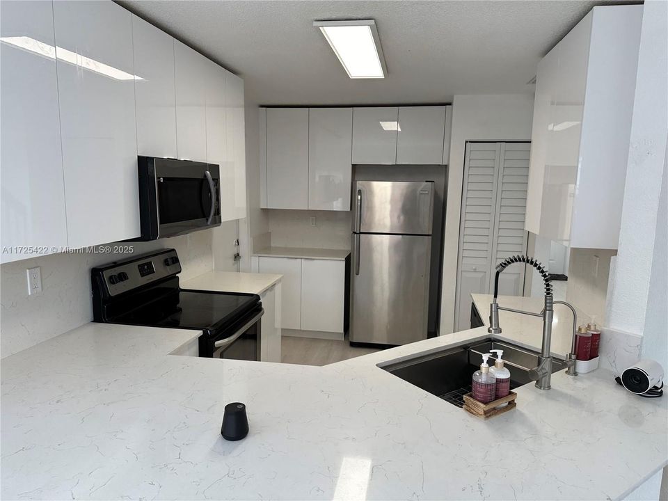 Recently Rented: $3,300 (3 beds, 2 baths, 1528 Square Feet)