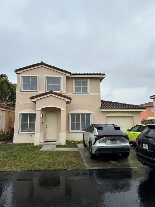 Recently Rented: $3,300 (3 beds, 2 baths, 1528 Square Feet)