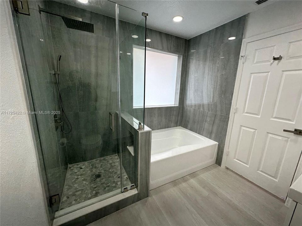 Recently Rented: $3,300 (3 beds, 2 baths, 1528 Square Feet)