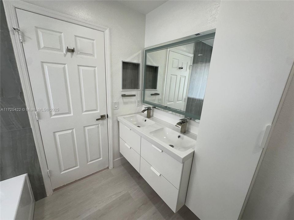 Recently Rented: $3,300 (3 beds, 2 baths, 1528 Square Feet)