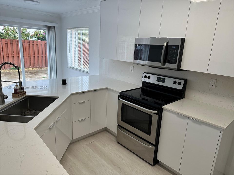 Recently Rented: $3,300 (3 beds, 2 baths, 1528 Square Feet)