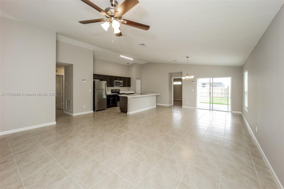 最近租的: $2,355 (4 贝兹, 2 浴室, 1833 平方英尺)