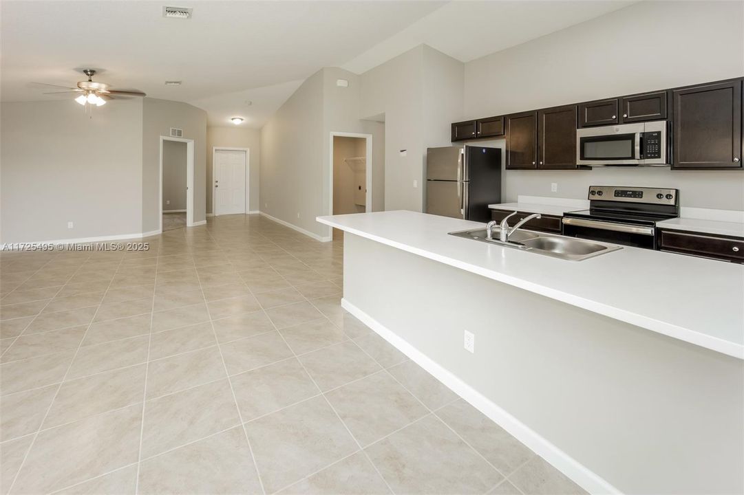 最近租的: $2,355 (4 贝兹, 2 浴室, 1833 平方英尺)