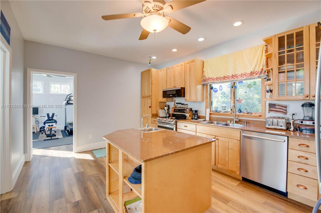 Recently Sold: $1,380,000 (3 beds, 2 baths, 2100 Square Feet)