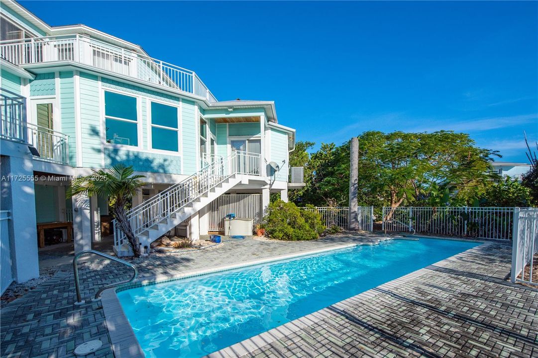 Recently Sold: $1,380,000 (3 beds, 2 baths, 2100 Square Feet)