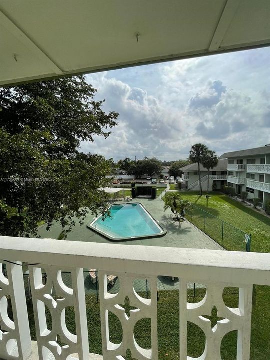 Recently Rented: $1,900 (2 beds, 1 baths, 828 Square Feet)