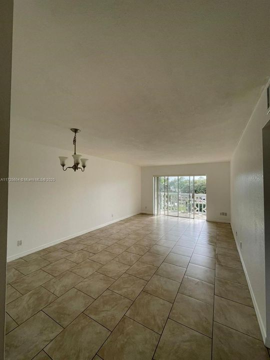 Recently Rented: $1,900 (2 beds, 1 baths, 828 Square Feet)