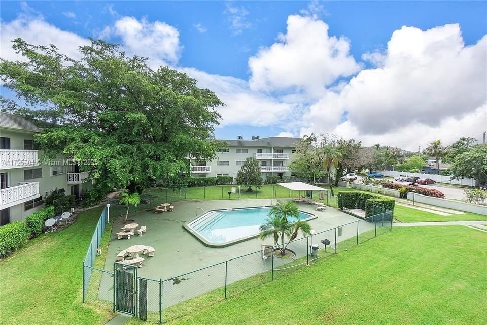 Recently Rented: $1,900 (2 beds, 1 baths, 828 Square Feet)