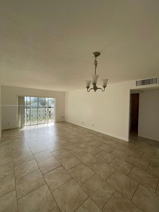 Recently Rented: $1,900 (2 beds, 1 baths, 828 Square Feet)