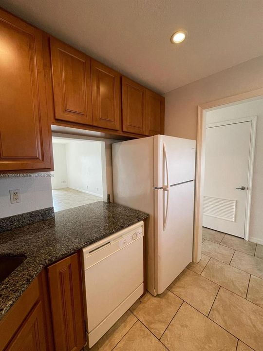 Recently Rented: $1,900 (2 beds, 1 baths, 828 Square Feet)