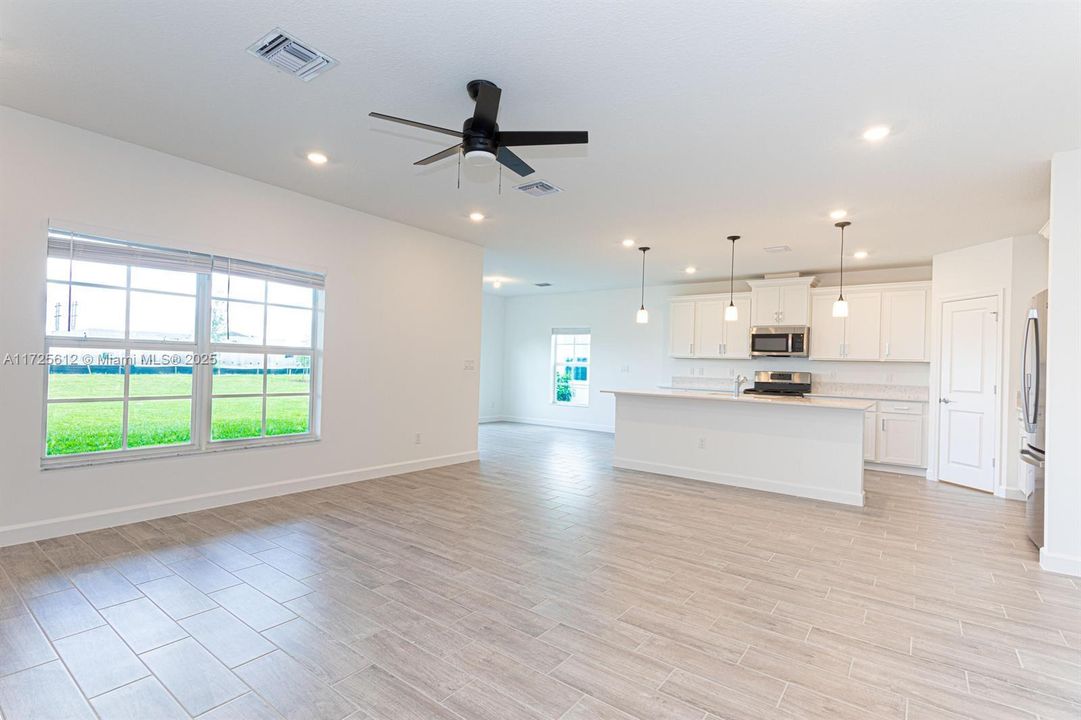 Недавно арендовано: $3,800 (4 спален, 3 ванн, 0 Квадратных фут)