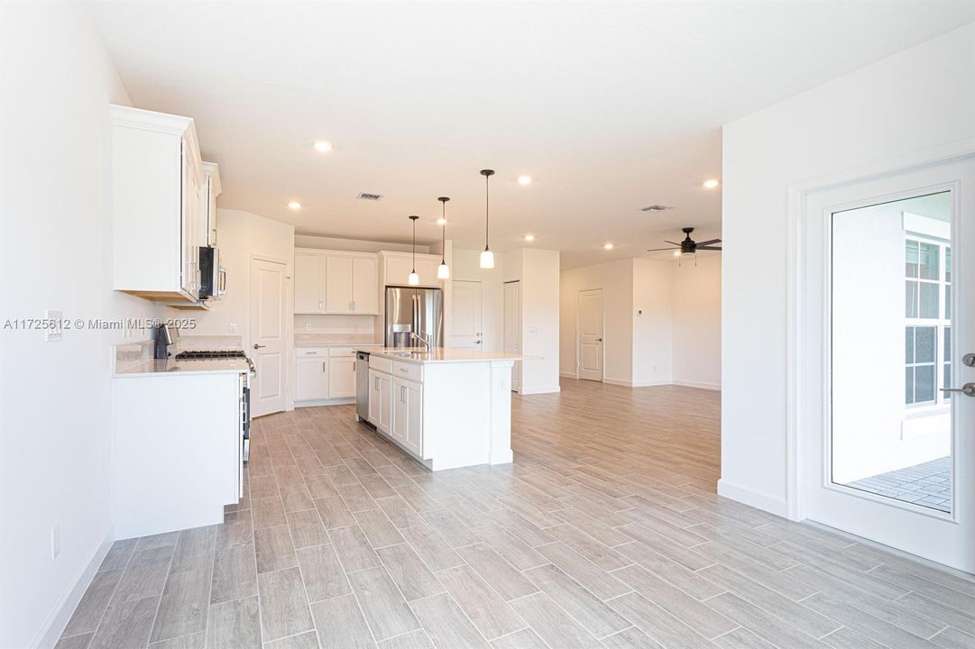 Недавно арендовано: $3,800 (4 спален, 3 ванн, 0 Квадратных фут)