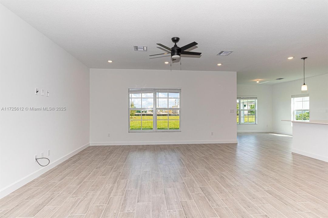 Недавно арендовано: $3,800 (4 спален, 3 ванн, 0 Квадратных фут)