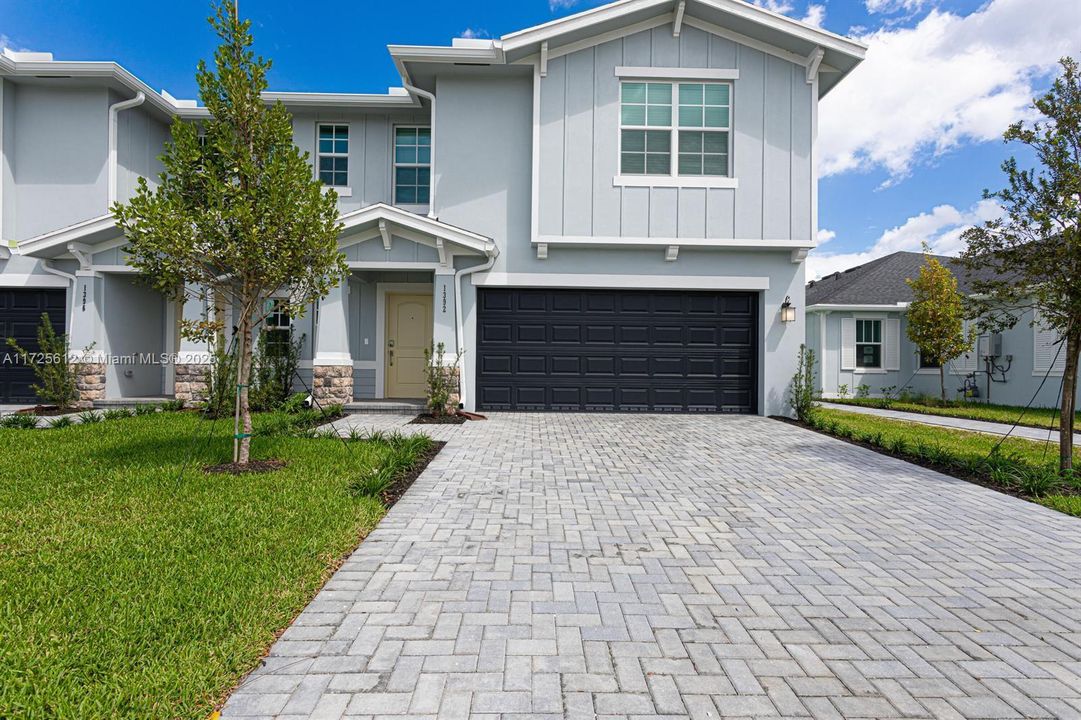 Недавно арендовано: $3,800 (4 спален, 3 ванн, 0 Квадратных фут)