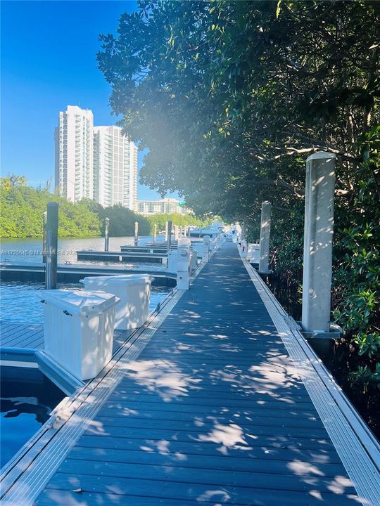 Недавно продано: $1,900 (Нет данных)