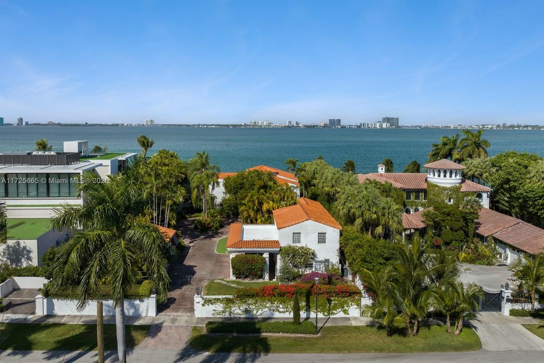 Recently Sold: $24,700,000 (7 beds, 6 baths, 7760 Square Feet)