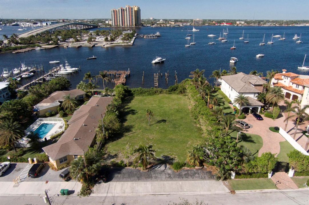 2715 Lake Dr 1 west view